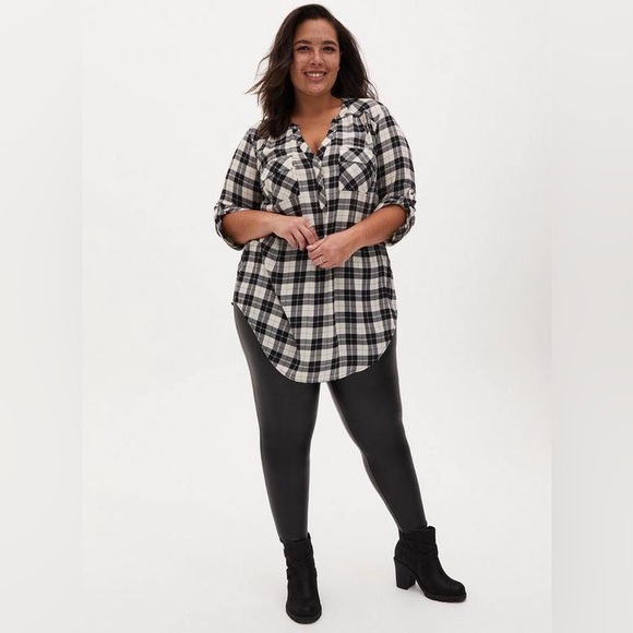 Torrid Relaxed Fit Brushed Rayon coral light Button-Up Shirt 0X or oversized lg - Picture 3 of 13